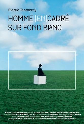 Homme Cadré sur Fond Blanc (2021)